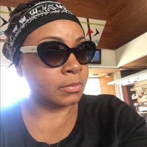 Meet your Posher, Delise